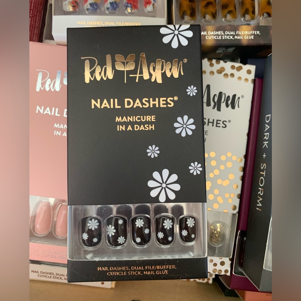 Red Aspen nail dashes (Ellen’s mod daisy dress)